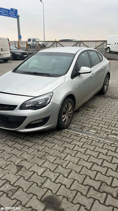 Usa stanga fata/Usa dreapta fata pentru Opel Astra J sedan din 2018