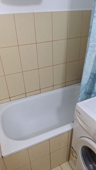 Închiriez garsonieră complet mobilata și uitilată.