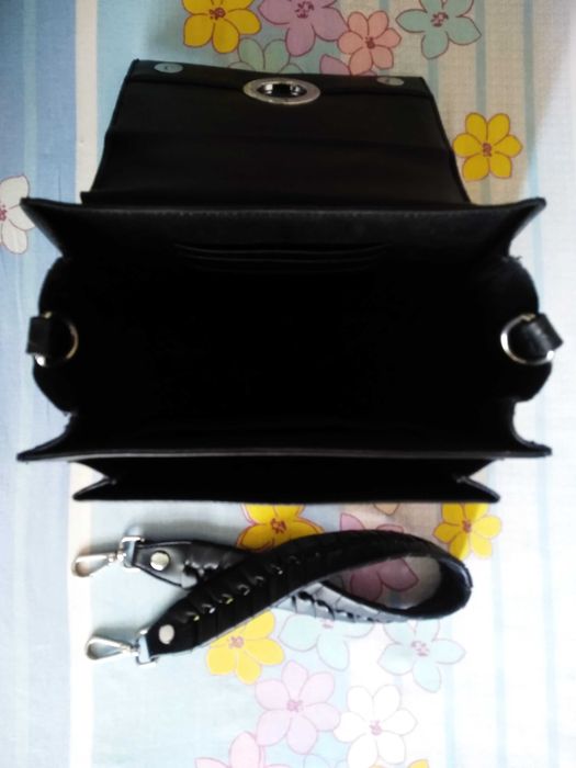 Чёрная сумка клатч