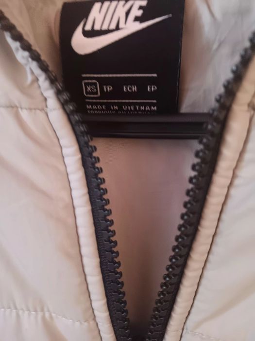 Дамско оригинално яке Nike