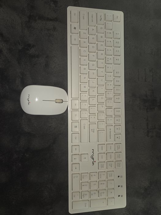 Tastatura și maus  fără fir
