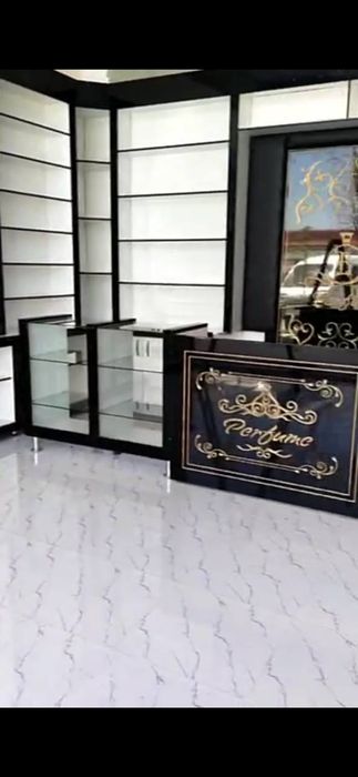 Витрина для парфюмерия