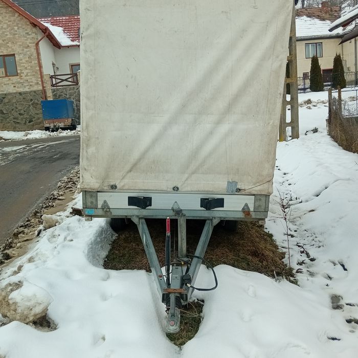 Remorca    cu prelata 2000kg