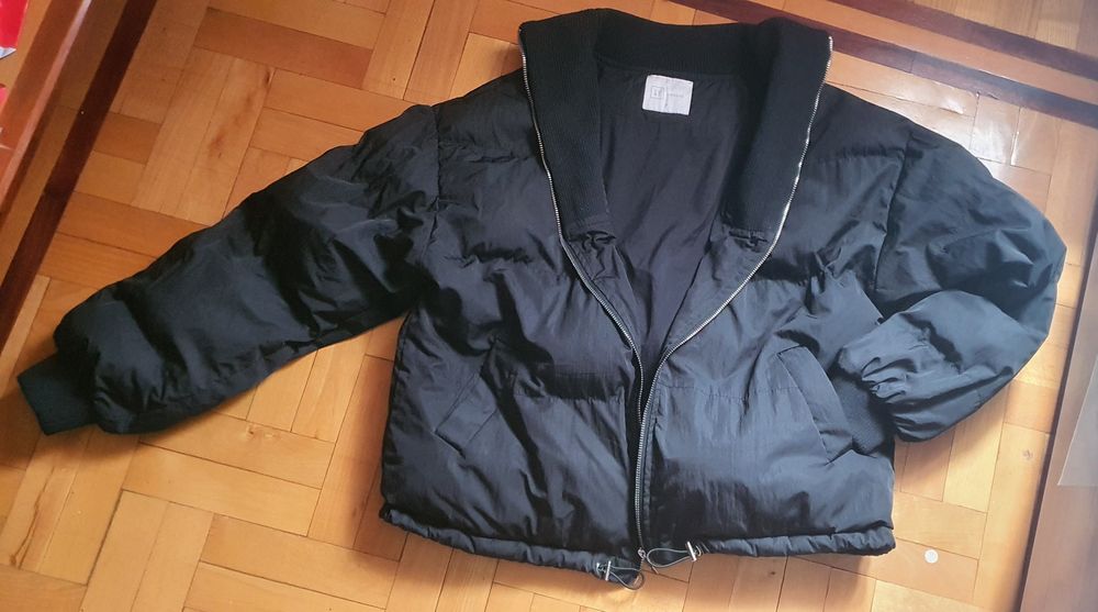 Продам куртку утеплённую в отличном состоянии