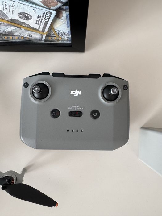 Продам дрон DJi mini 3 + сумка с 2 аккумуляторами