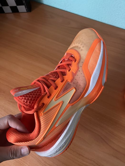 Волейбольная кроссовка