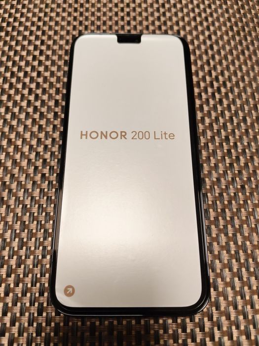 Телефон Honor 200 Lite