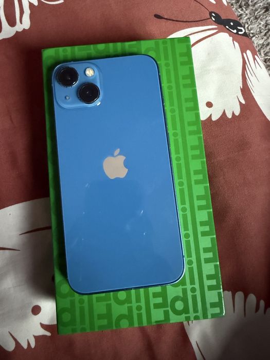 Vand iphone 13 albastru