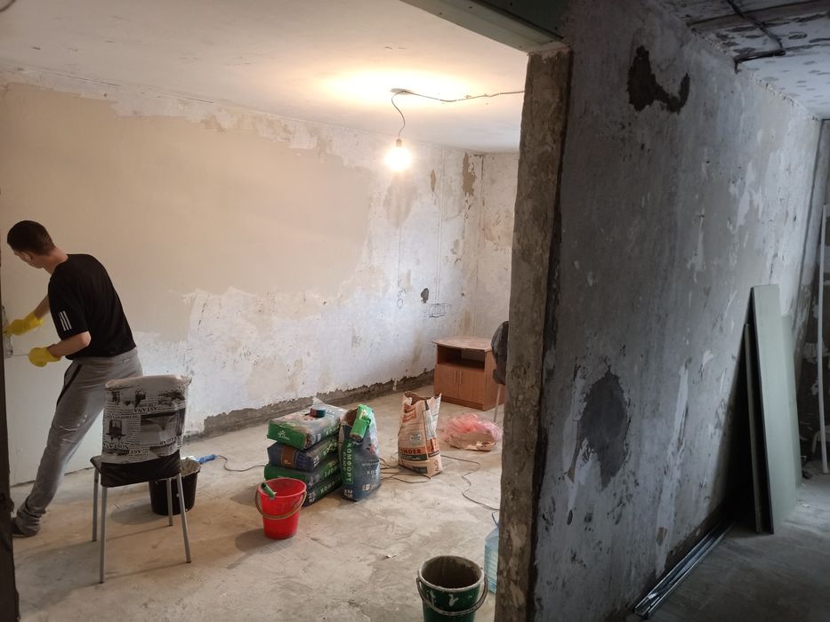 Левкас,поклейка галтелей