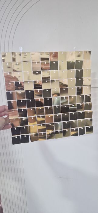 Пайетна стена светло злато