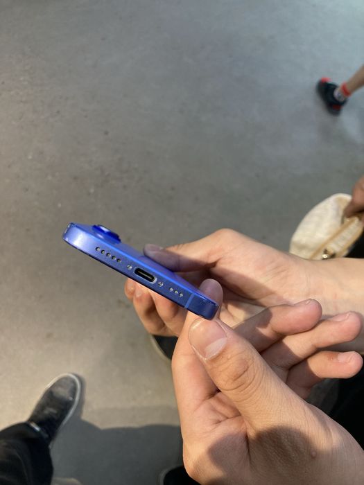iphone 16 синего цвета