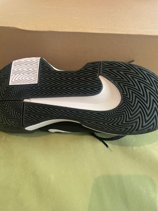 Кроссовки Nike теннисные