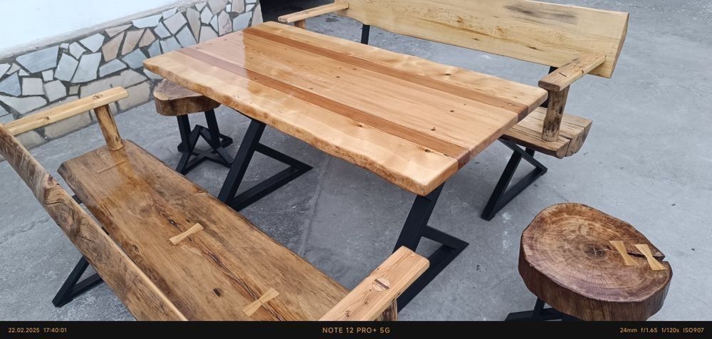 Стол и скамейки из массива