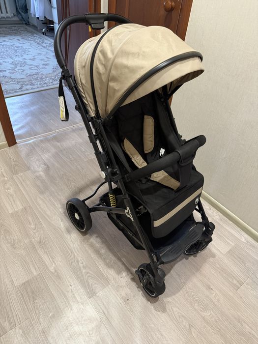Продам прогулочную коляску