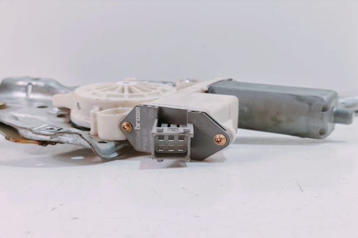 Macara  Dreapta Spate  6983005100 / 994028 Toyota Avensis a 2-a gener