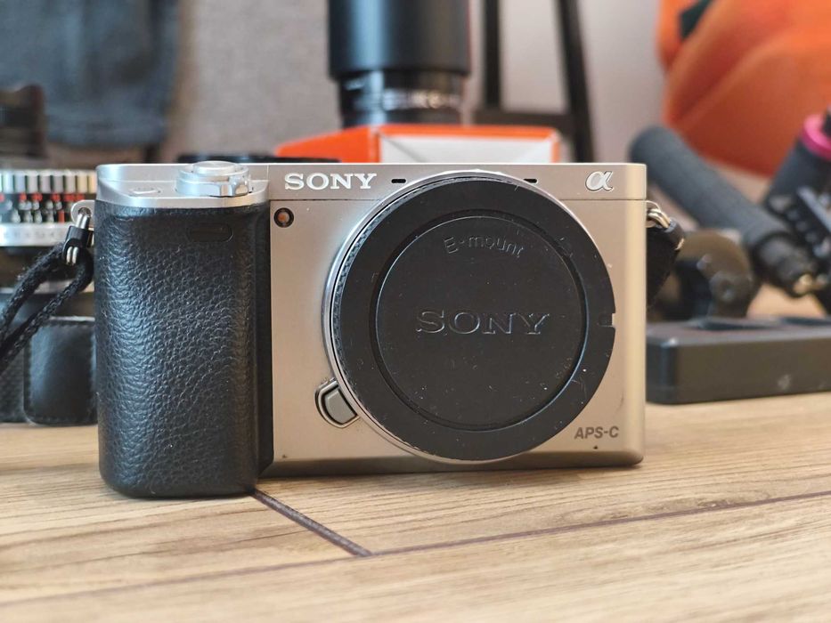 Sony a6000 <25k count + 16mm 2.8, 50mm 1.8 + много подаръци