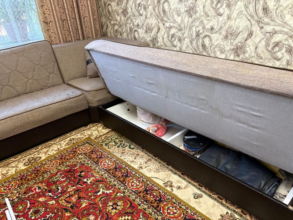 Диван угловой в хорошем состоянии