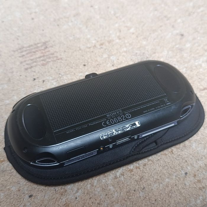 URGENT PS Vita Modat cu Jocuri PCH-1104 Modelul Wifi 3G