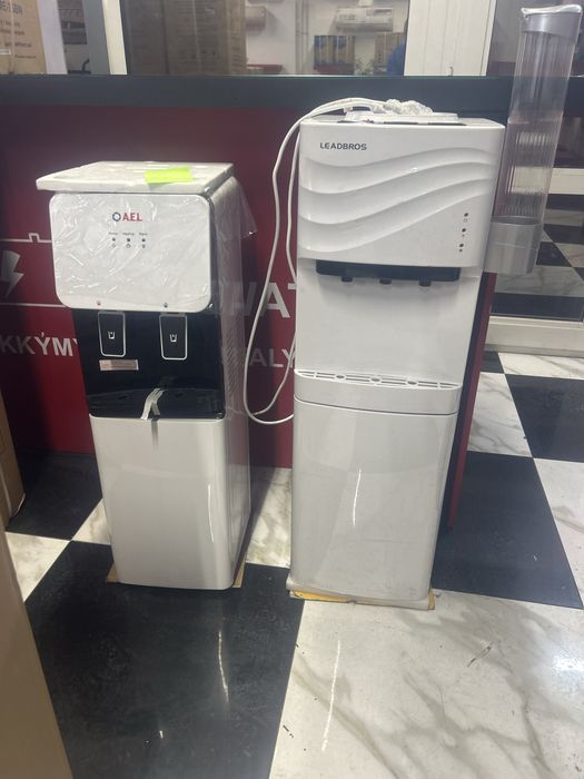 Кулер для воды диспенсер