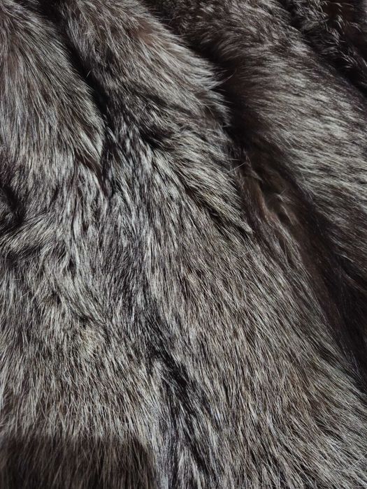 Haină din Blană Naturală de Vulpe Argintie (Silver Fox) – Stare Foarte Bună