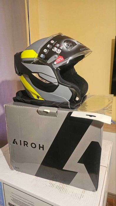 Нова каска Airoh Rev19 Size L Yellow Anthracite Modular
