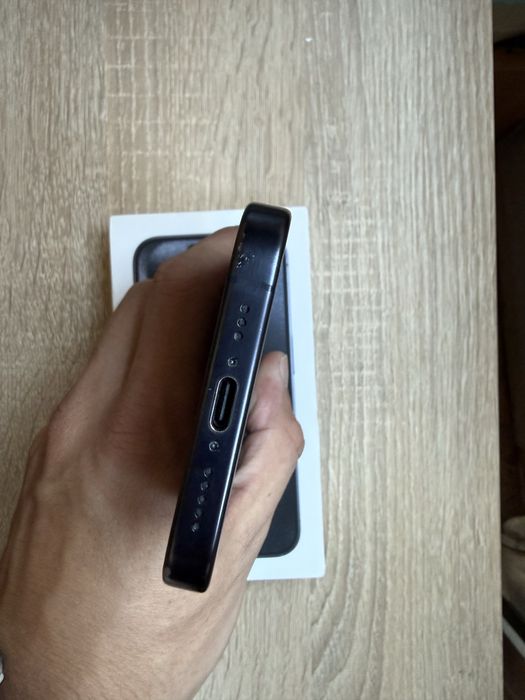 Iphone 15 pro 85% батерия
