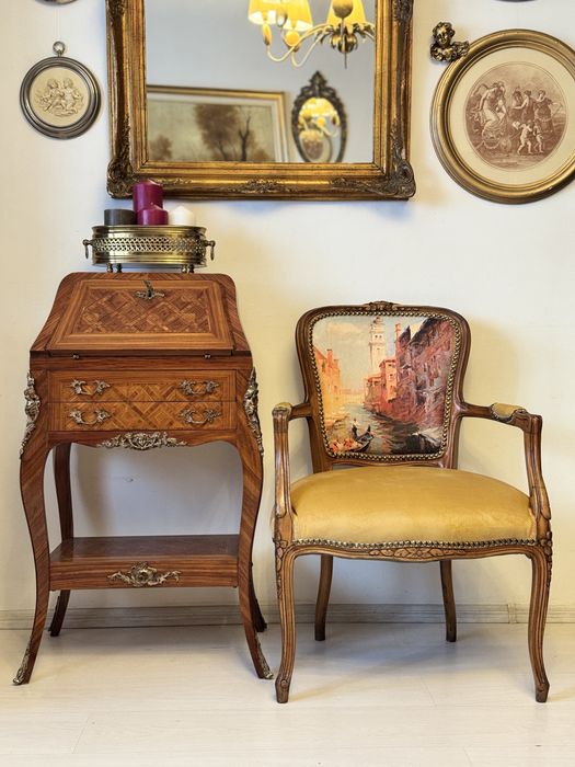 Comoda , vitrina lemn