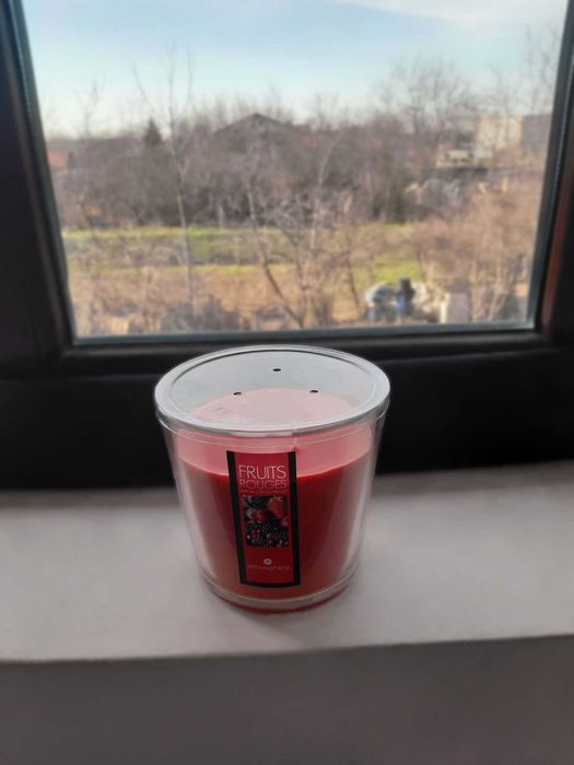 lumanare sticla masiva parfumata de interior miros fructe rosii 500gr