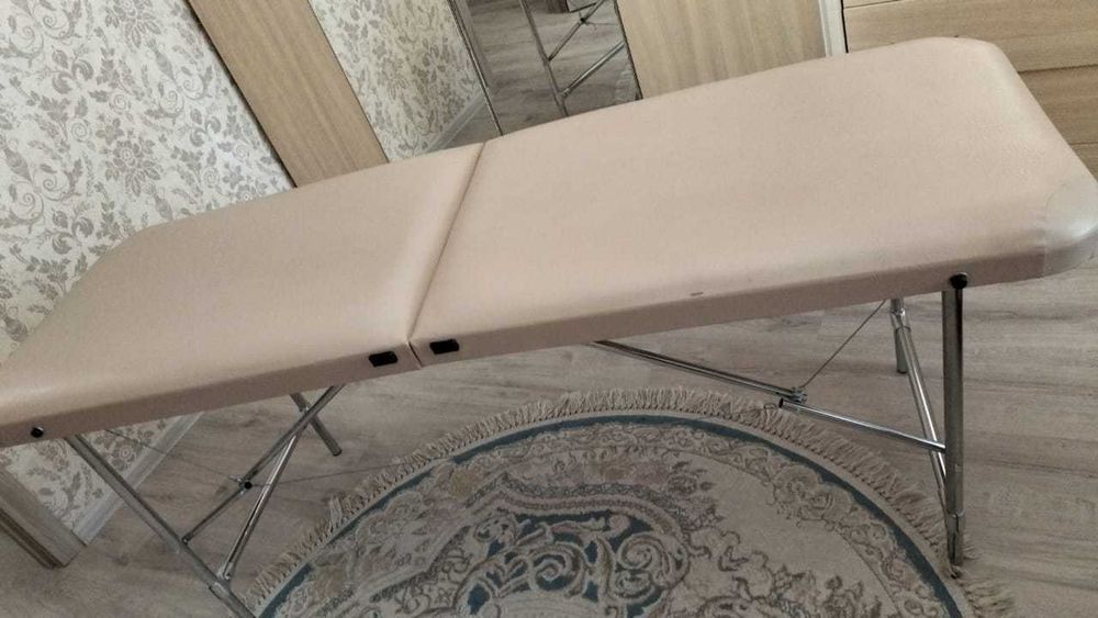Кушетка косметологическая, складная, чемодан.
