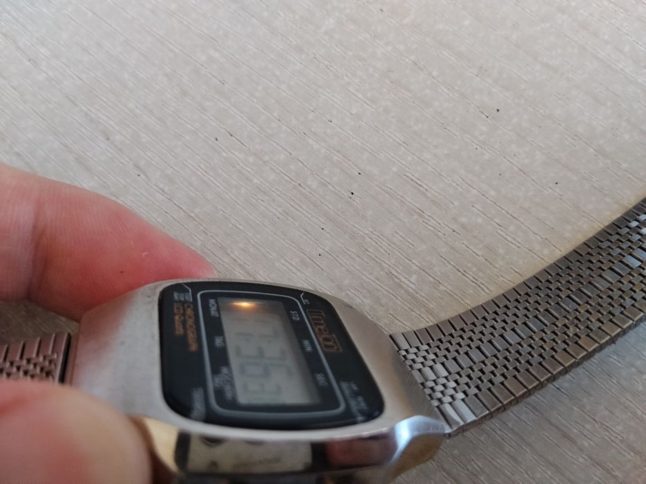 Лот ретро часовници Buletronic и Timeton