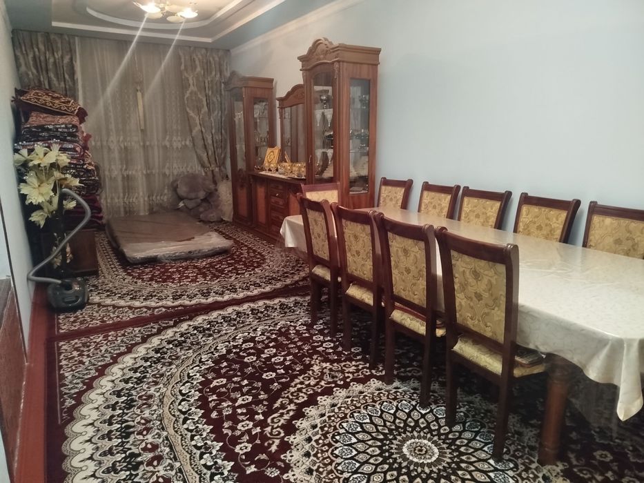 Продается стол со стульями