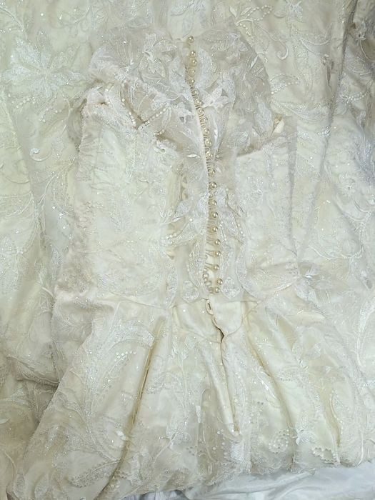 Келин куйлаклар сотилади