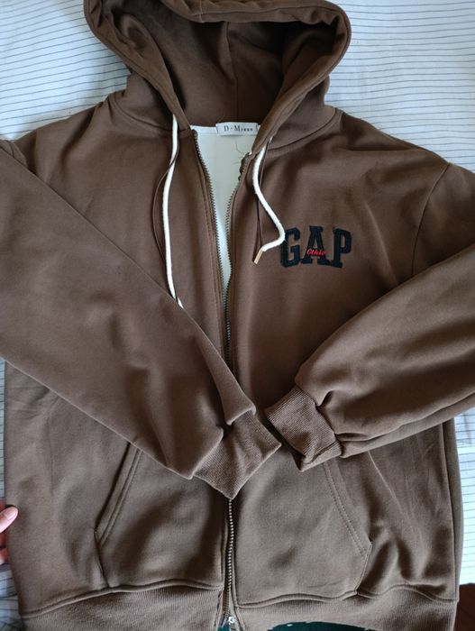 "GAP" yozuvli jigarrang ,kapyushonli xudi