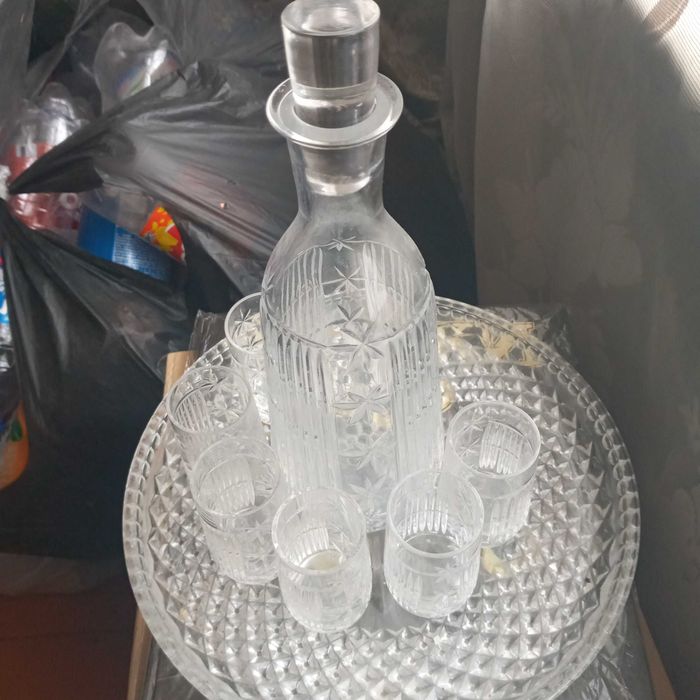 Графин, 6 стопок и 3 хрустальных вазы