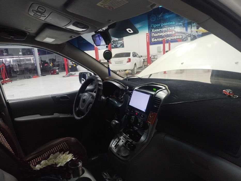 Kia carnival moshina sotiladi