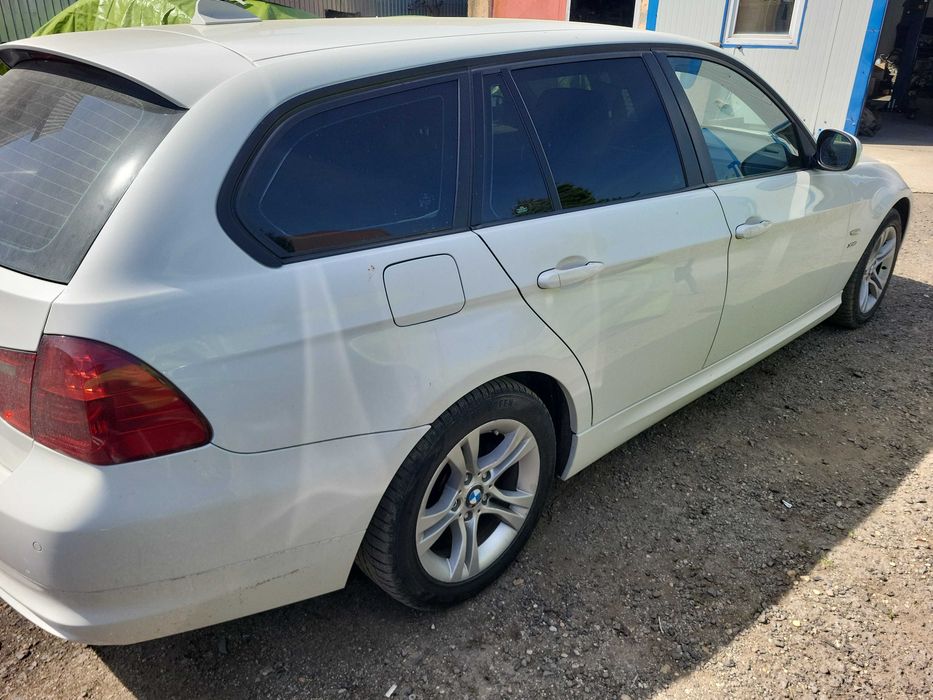 Dezmembrez bmw seria 3 e91 320d xdrive an 2010 177 cp cutie automata volan stanga