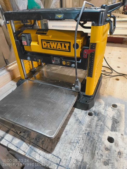 Продавам DeWALT733