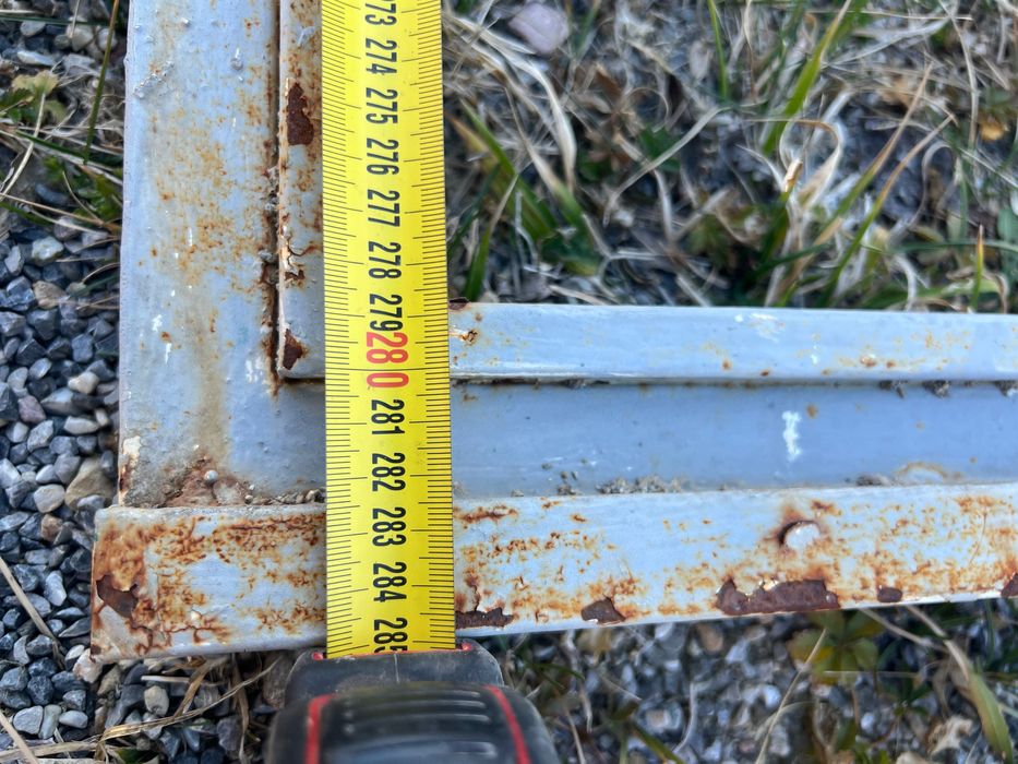 Масивна метална врата