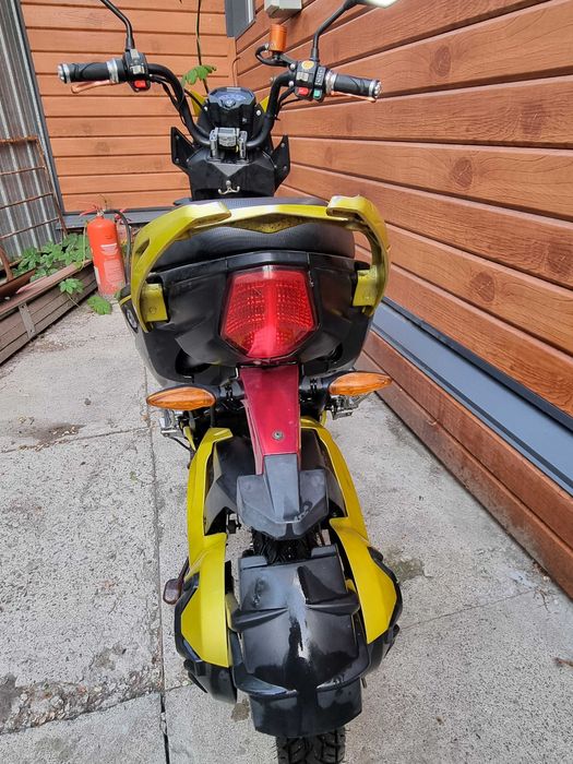 Электроскутер, новая резина.