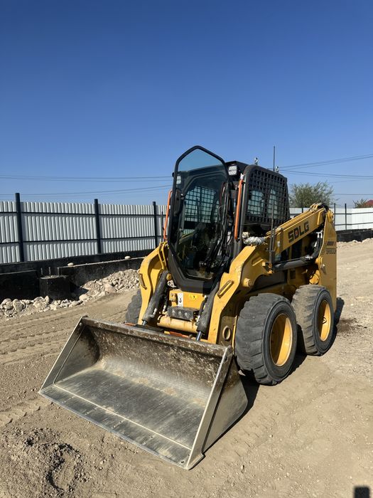 Мини погрузчик (бобкат)