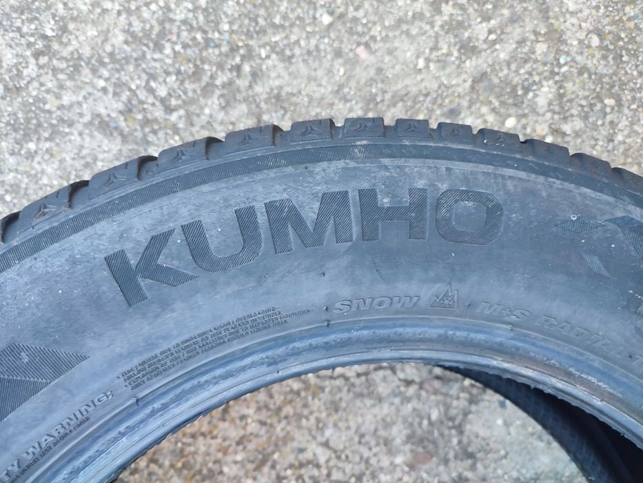 4 бр. 215/65/17 Зимни гуми Kumho