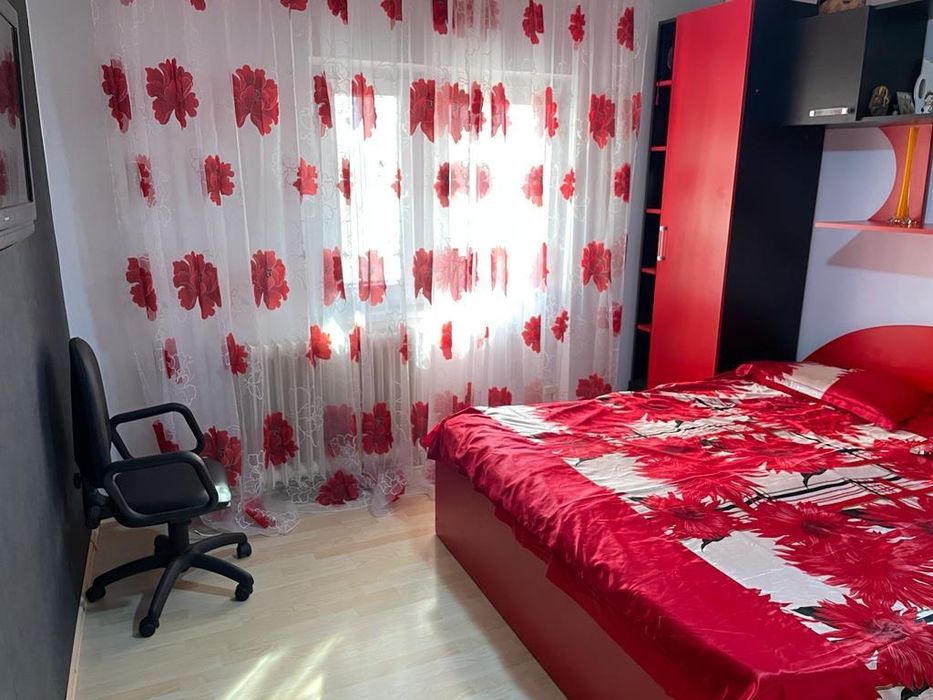 Închiriez apartament 3 camere