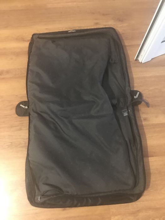 Geanta pentru haine pe umeras