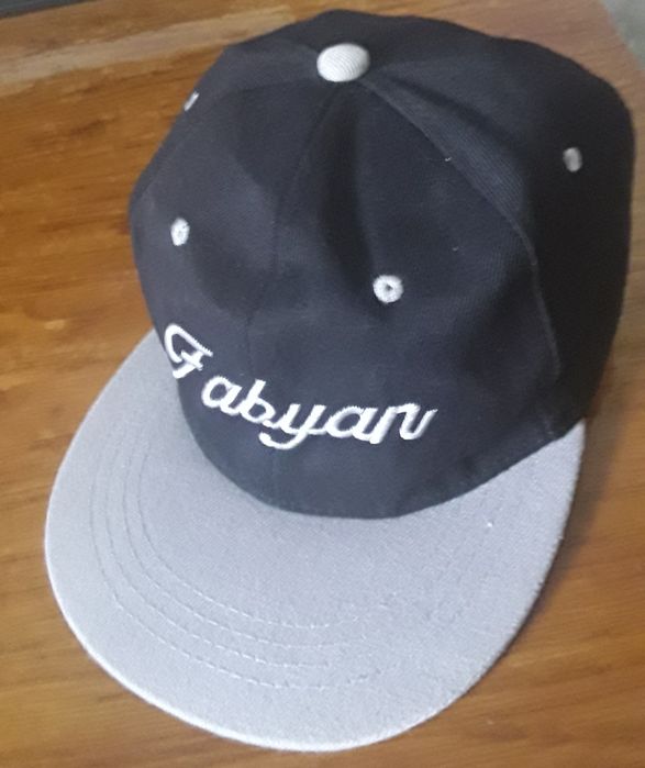 Șapcă Fabian gri cu negru.