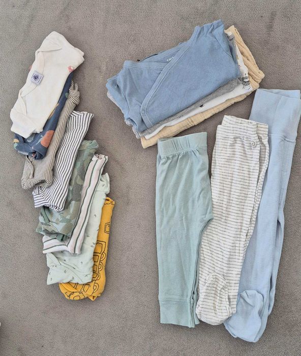 Бодита с къс и дълък ръкав и дрешки 9-12 месеца