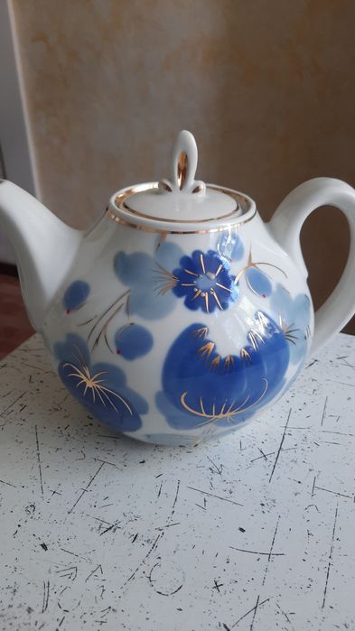 Продам  чайники разные,