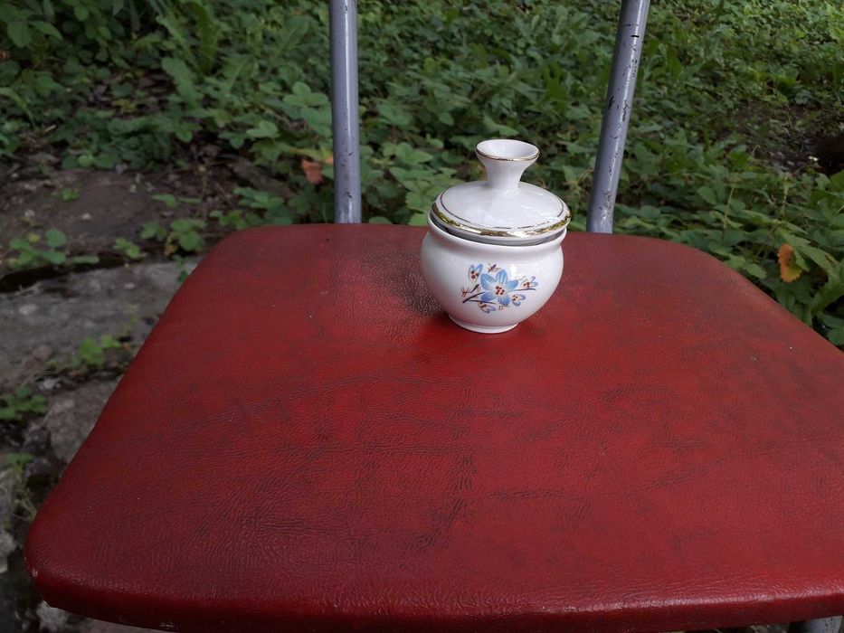 Продавам разни порцеланови изделия