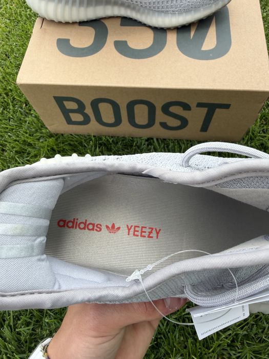 Adidas Yeezy 350 disponibil in 3 culori