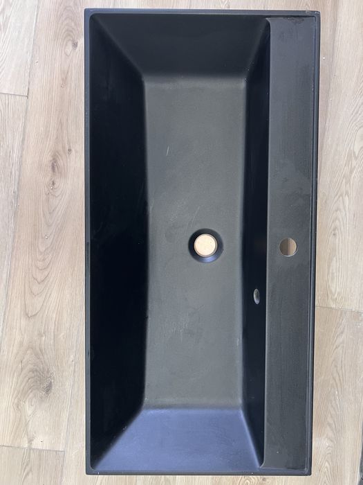 Раковина черная