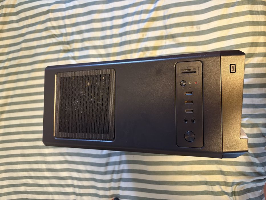 Calculator gaming vand urgent am nevoie de banii
